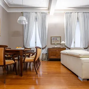 https://intero-appartamento-di-160-mq-a-350m-dalla-metropolitana.italymilanhotels.net